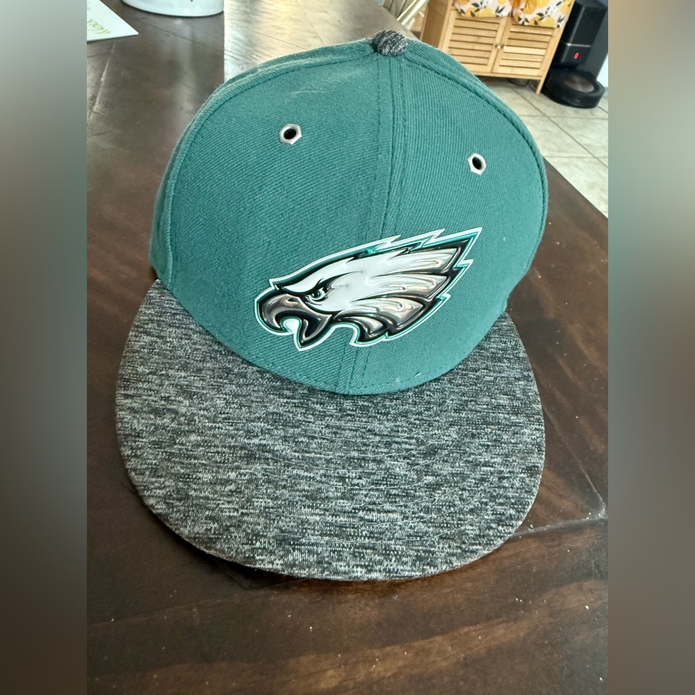 Eagles kids new era fitted hat barely worn 6 5/8